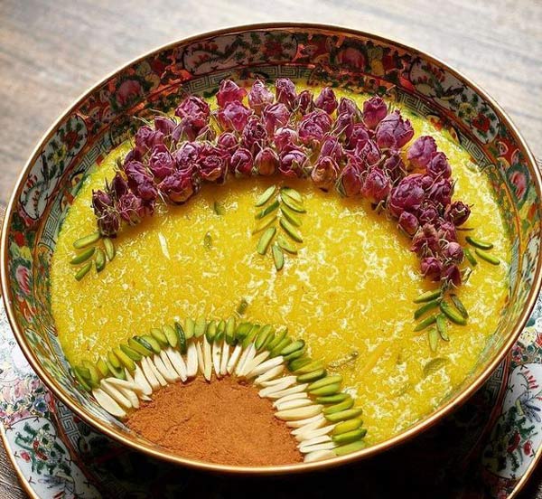 تزیین شله زرد برای ماه رمضان ایده های بسیار زیبا و ساده برای تزیین کردن شله زرد با دارچین و گل محمدی