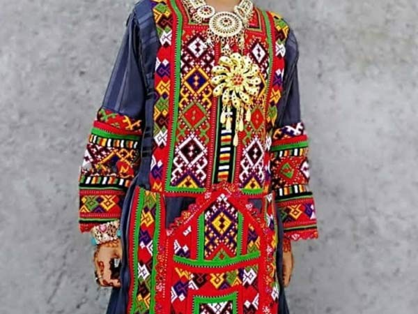 آینه دوزی روی لباس بلوچی + جدیدترین و زیباترین مدل لباس سنتی بلوچی با هنر آینه دوزی