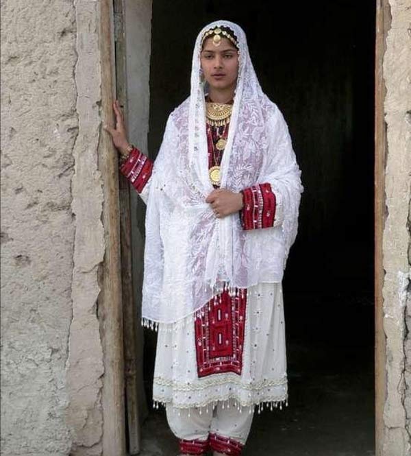 آینه دوزی روی لباس بلوچی + جدیدترین و زیباترین مدل لباس سنتی بلوچی با هنر آینه دوزی