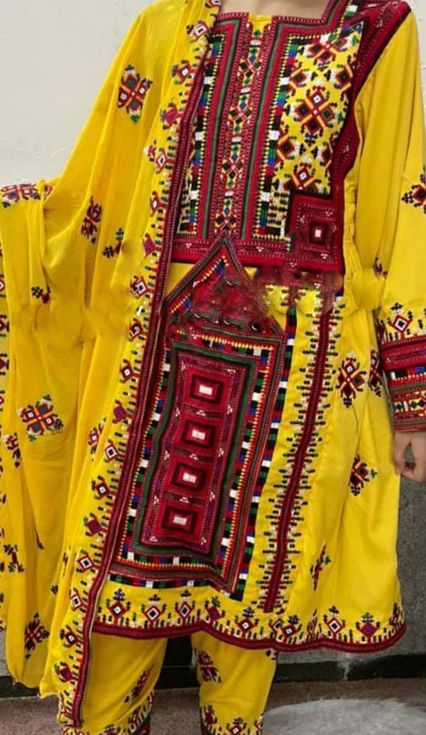 آینه دوزی روی لباس بلوچی + جدیدترین و زیباترین مدل لباس سنتی بلوچی با هنر آینه دوزی