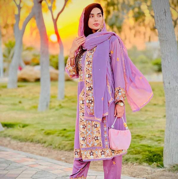 آینه دوزی روی لباس بلوچی + جدیدترین و زیباترین مدل لباس سنتی بلوچی با هنر آینه دوزی