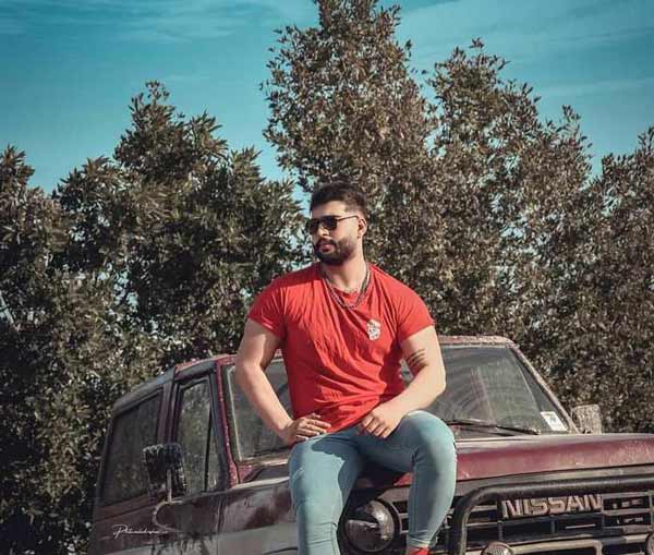 مدل عکس گرفتن پسرانه زیبا + ایده های خفن و متفاوت در خانه و طبیعت