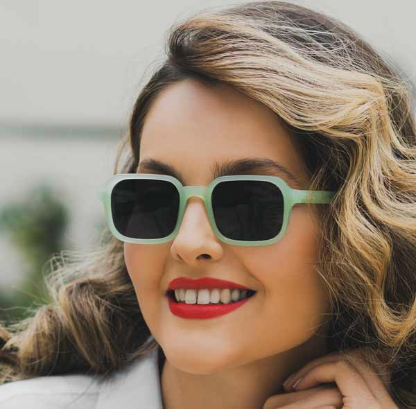 مدل عینک برای صورت گرد زیبا جذاب و امروزی + نکات مهم قبل از خرید عینک