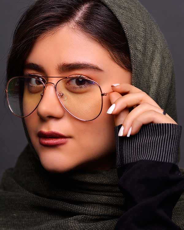 مدل عینک برای صورت کشیده با بهترین طرح ها و تنوع ها + نکات مهم انتخاب عینک