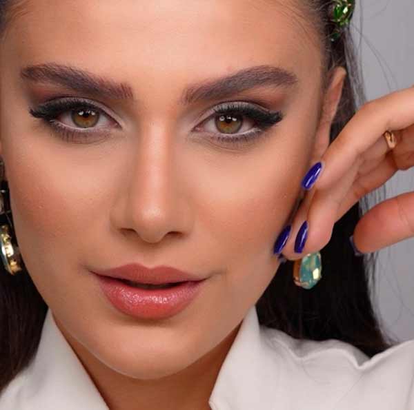 آرایش لایت + آموزش انجام آرایش لایت ملایم و سبک با تکنیک های ساده