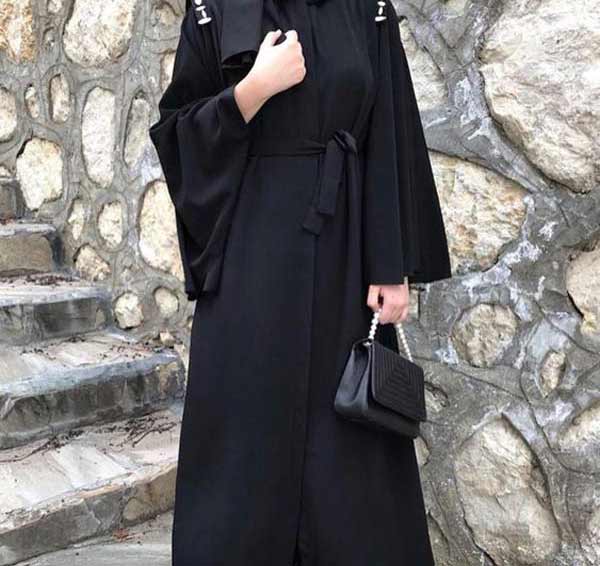 مدل مانتو ابروبادی مشکی جلو بسته + مجموعه ای از جدیدترین مدل های مانتو مشکی ابروبادی