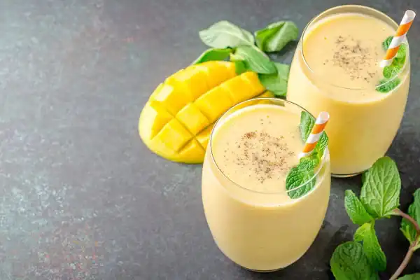شیک انبه و موز شیک انبه کافی شاپی شیک انبه بدون بستنی طرز تهیه شیک انبه با بستنی انبه طرز تهیه شیک انبه و موز شیک انبه رژیمی تزیین شیک انبه قیمت شیک انبه