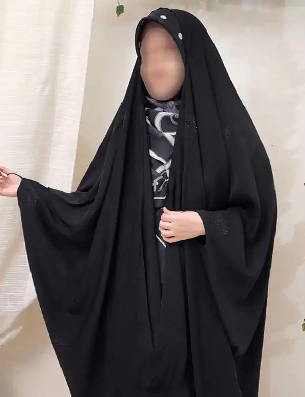 مدل چادر مشکی + جدیدترین و به روزترین مدل های چادر زنانه مشکی و گلدار