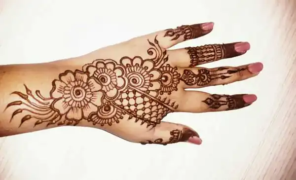 مدل حنا دست + طرح های بسیار زیبا و خاص برای کشیدن حنا روی دست و بدن