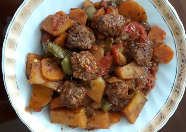 راز خوشمزگی خوراک گوشت و سبزیجات و فوت و فن خوراک گوشت و سبزیجات خوشمزه و خانگی
