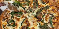 راز خوشمزگی پیتزا اسفناج و فوت و فن پیتزا اسفناج خوشمزه و خانگی