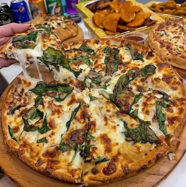 راز خوشمزگی پیتزا اسفناج و فوت و فن پیتزا اسفناج خوشمزه و خانگی