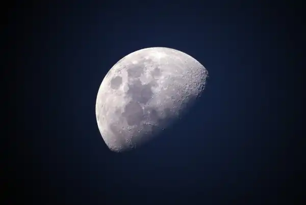 تعبیر خواب ماه + دیدن ماه در خواب نشانه چیست