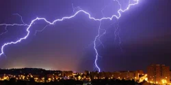 تعبیر خواب رعد و برق + معنی رعد و برق در خواب های ما