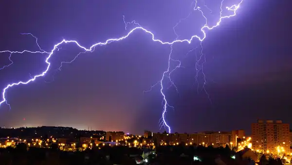 تعبیر خواب رعد و برق + معنی رعد و برق در خواب های ما