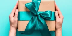 تعبیر خواب هدیه گرفتن از پسر مجرد از دید امام صادق و ابن سیرین و حضرت یوسف