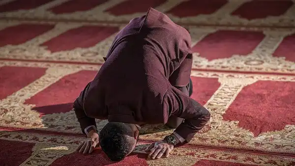 تعبیر خواب نماز خواندن + از دید امام صادق و ابن سیرین و حضرت یوسف