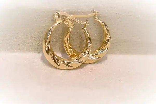 تعبیر خواب گوشواره طلا برای دختر مجرد + از دید امام صادق و ابن سیرین و حضرت یوسف