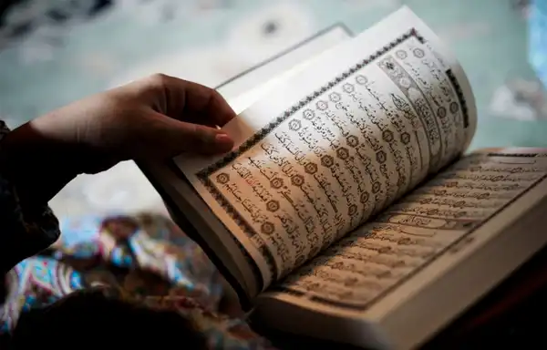 تعبیر خواب قرآن خواندن + از دید امام صادق و ابن سیرین و حضرت یوسف