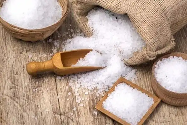 تعبیر خواب نمک دادن به کسی + از دید امام صادق و ابن سیرین و حضرت یوسف